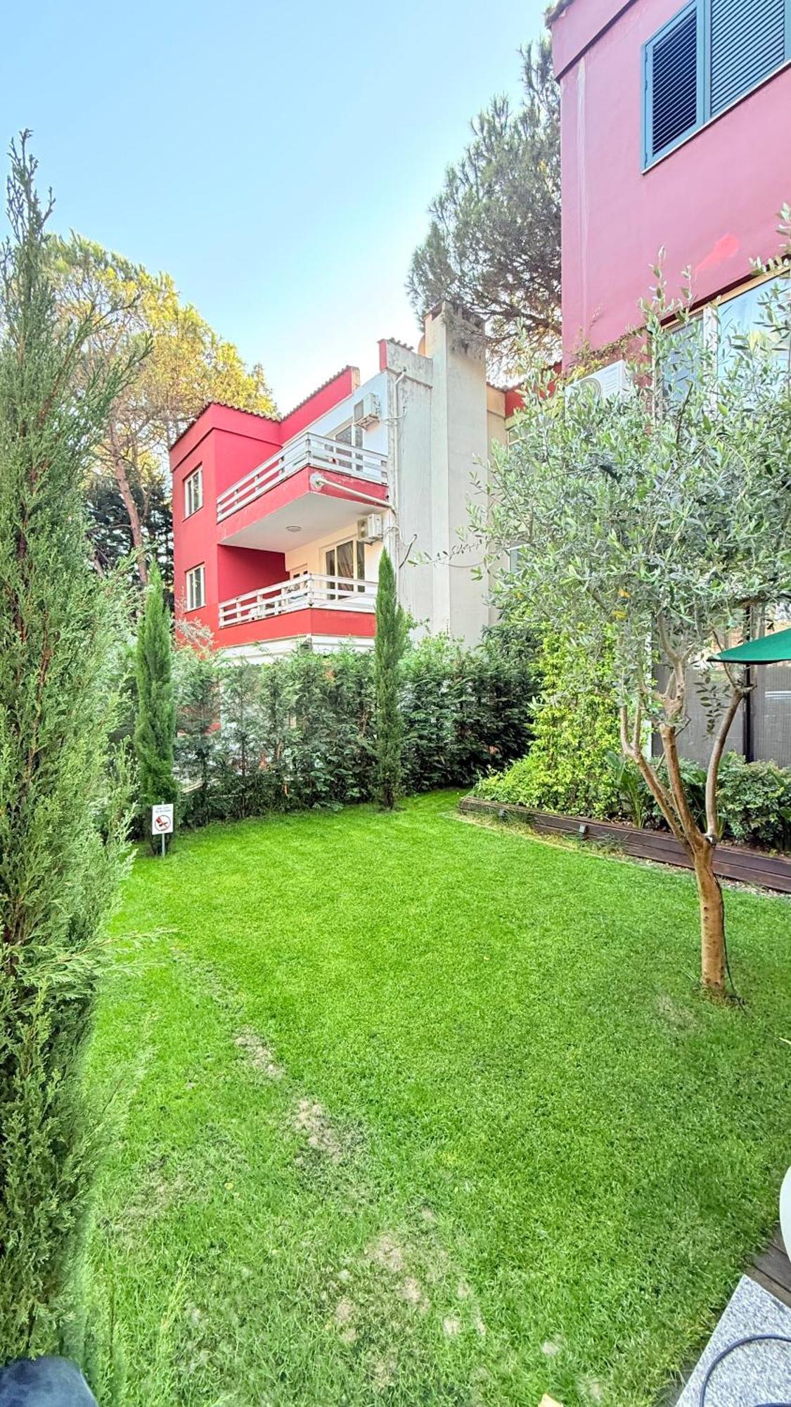 Deluxe Garden At Marea Golem (Tirana)